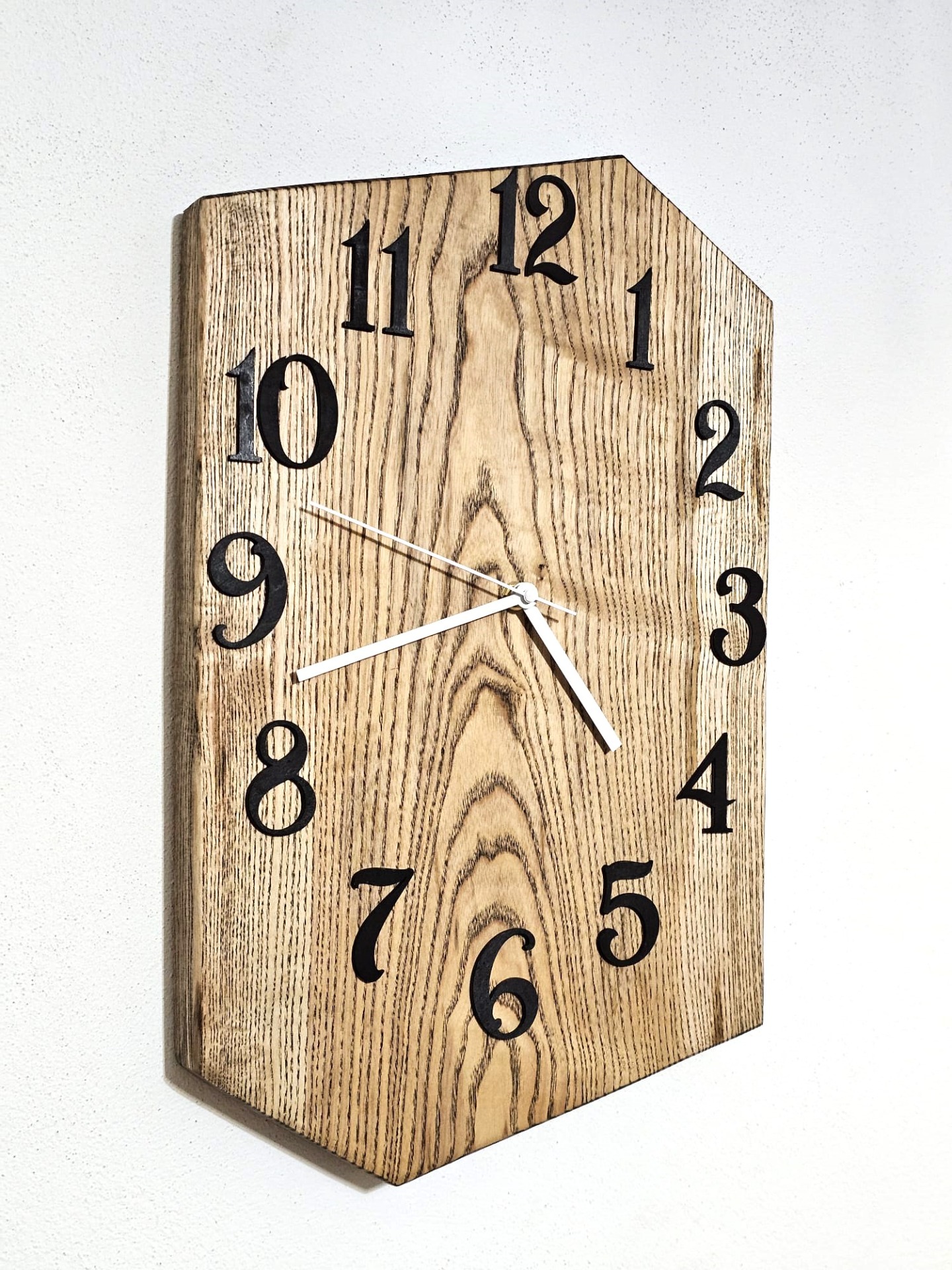 Veľke drevené hodiny do kancelárie